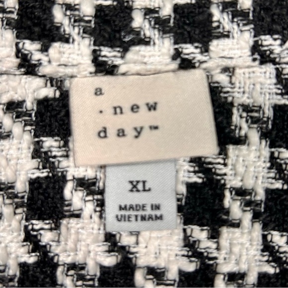 A New Day Black and White Houndstooth Tweed Shacket (Jacket/Shirt) - Picture 2 of 3